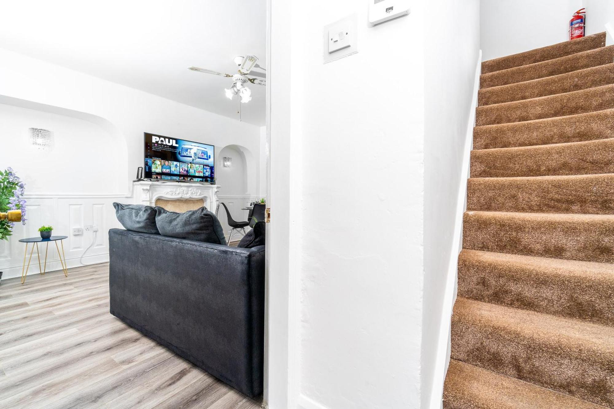 Holiday home Three Bed House - Garden - Parking - 5 Guests - Fast Wifi - Netflix - 83b Birmingham