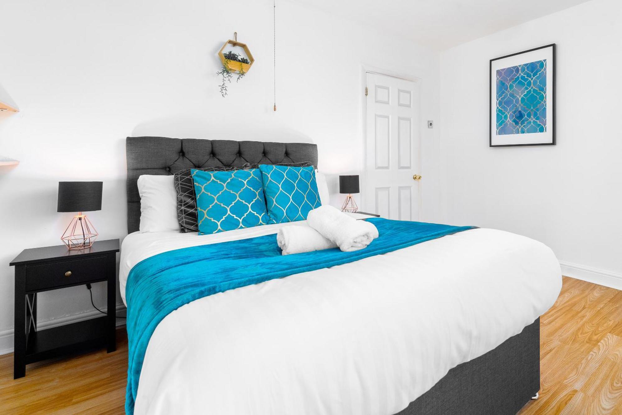 Three Bed House - Garden - Parking - 5 Guests - Fast Wifi - Netflix - 83b