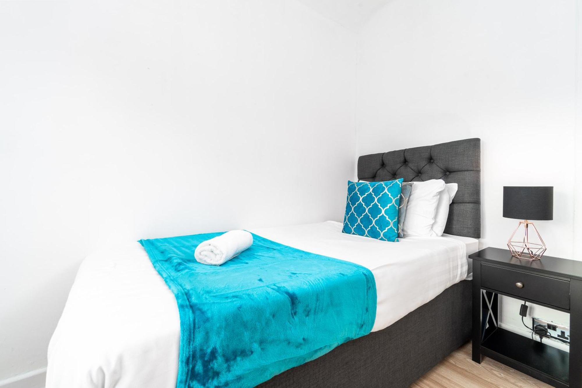 Holiday home Three Bed House - Garden - Parking - 5 Guests - Fast Wifi - Netflix - 83b Birmingham