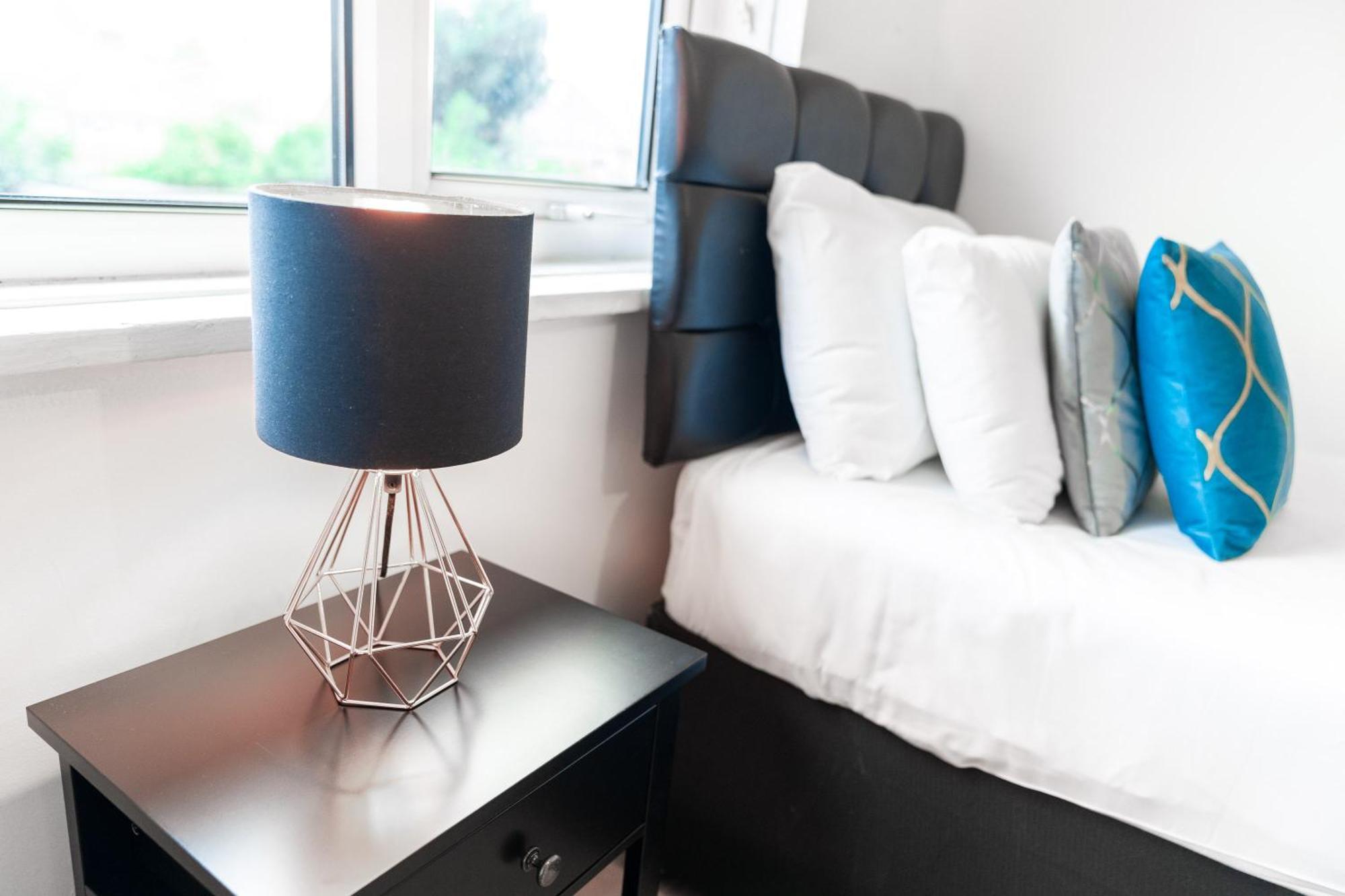 Three Bed House - Garden - Parking - 5 Guests - Fast Wifi - Netflix - 83b Birmingham