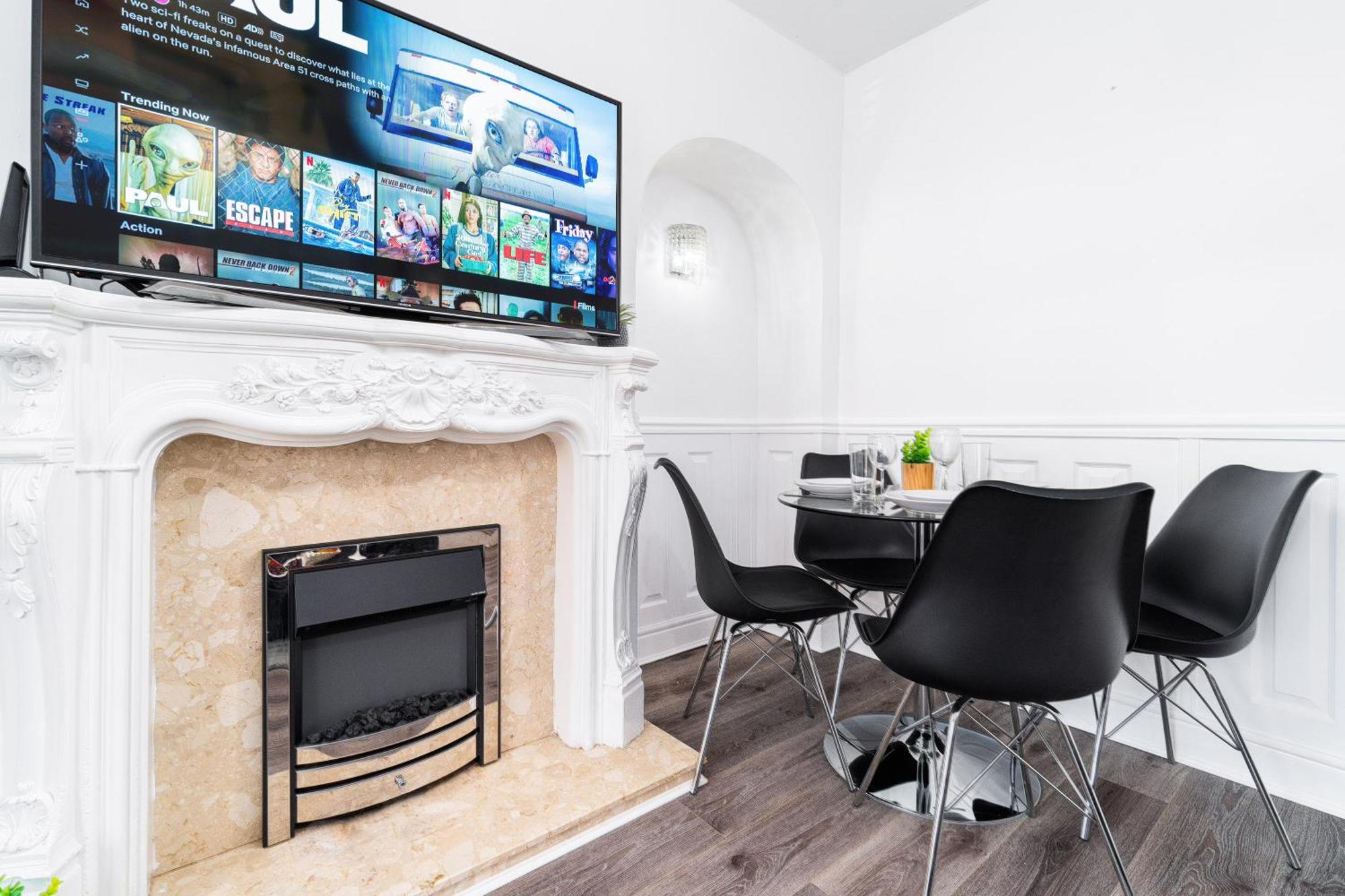 Three Bed House - Garden - Parking - 5 Guests - Fast Wifi - Netflix - 83b Holiday home